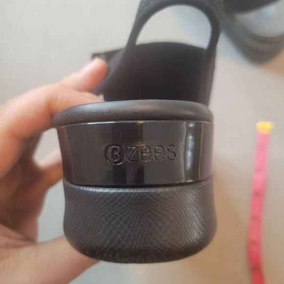 Bzees Women's Star Bright Black Wedge Sandals Size 7.5 M - Picture 7 of 8